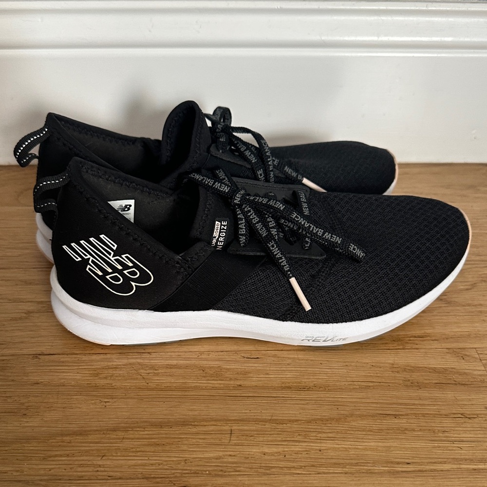 NEW BALANCE DYNASOFT BLACK SNEAKERS SIZE 8